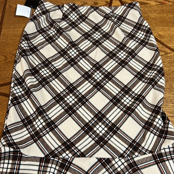 Tan Plaid skirt, Pencil  Stretch Long and down knee, with flounce below - Picture 4 of 5